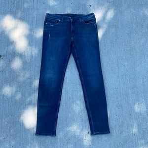 Silver Jeans Co. size 33x29. Brand new with tags.